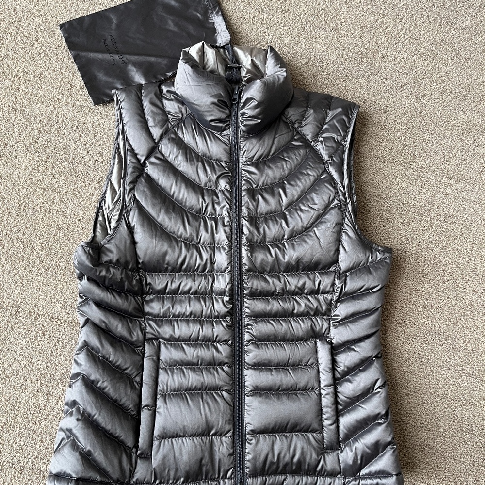 Women’s goose down, packable silver vest. Bernardo, like new, S